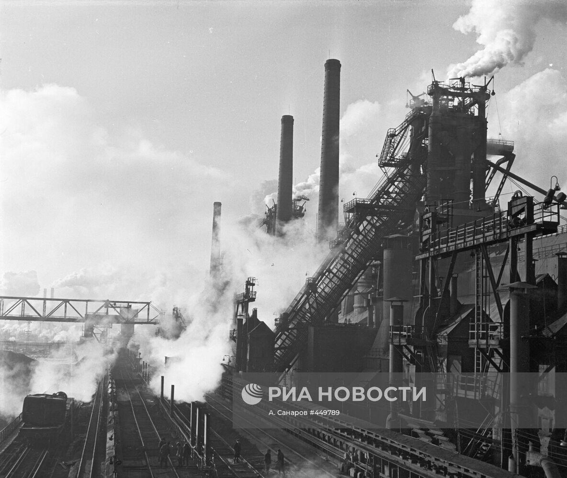 Доменные печи Кузнецкого металлургического комбината Доменные печи Кузнецкого металлургического комбината - РИА Новости, 1920, 21.09.2025