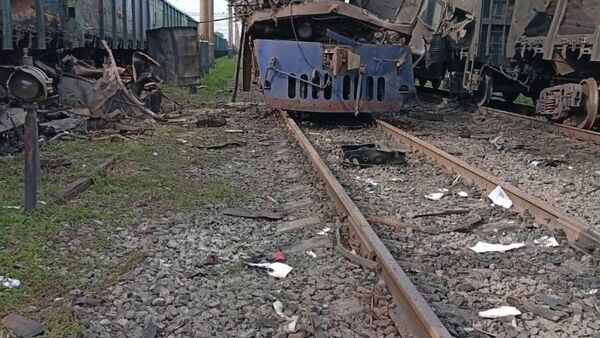 Последствия прилёта бпла-камикадзе неизвестной модели по локомотиву на станции Ароматной в районе н