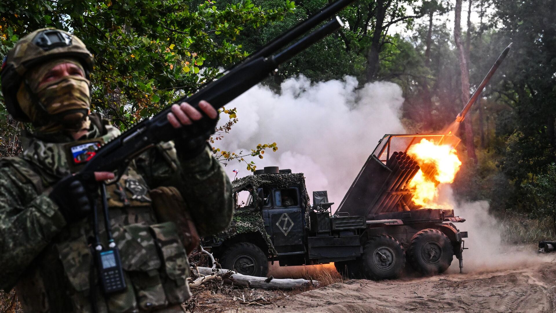 Боевая работа РСЗО Град 25-й армии группировки войск Запад на Краснолиманском направлении СВО - РИА Новости, 1920, 24.09.2025
