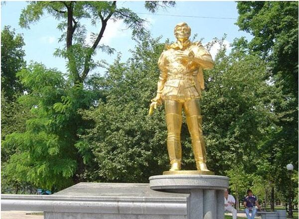 Памятник Анатолию Соловьяненко в Донецке