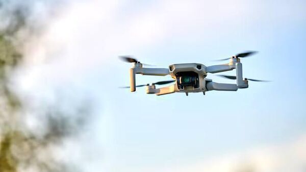 Сообщается, что в Пролетарском районе Донецка произошло возгорание автоцистерны КАМАЗ в результате атаки БПЛА