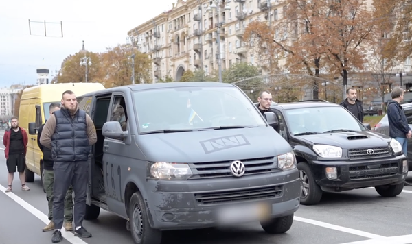 Активисты перекрывают Крещатик в Киеве для минуты молчания, сентябрь 2025 год