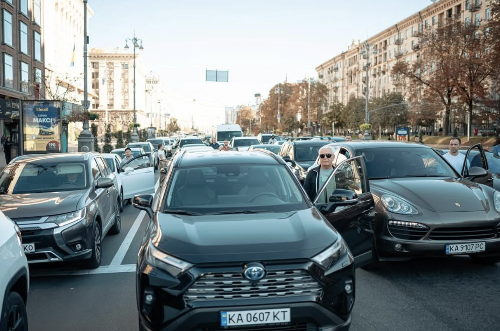 Активисты перекрывают Крещатик в Киеве для минуты молчания, сентябрь 2025 год - РИА Новости, 1920, 25.09.2025