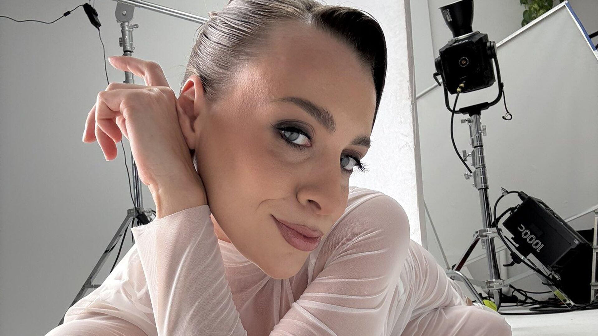 Киімдегі порнофотосуреттер