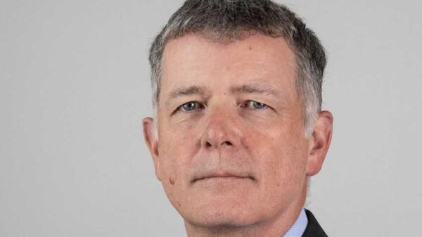 Ричард Мур - глава МИ-6, Великобритания