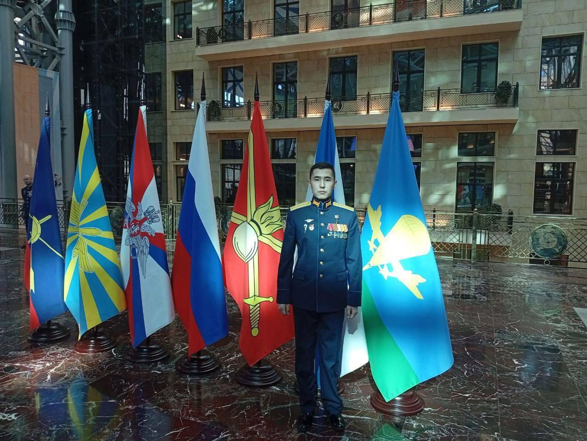 Уроженец Бурятии, младший лейтенант Тимур Соктоев, водрузивший флаг над освобожденной Суджей, удостоен звезды Героя России, сообщил глава республики Алексей Цыденов - РИА Новости, 1920, 27.09.2025