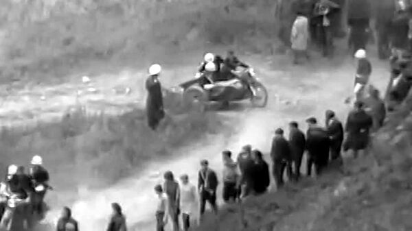 Внимание, цунами! (кадр из фильма)