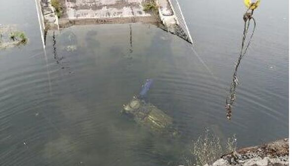 В Сумской области автомобиль с захисниками сорвался в реку из-за халатности местных властей