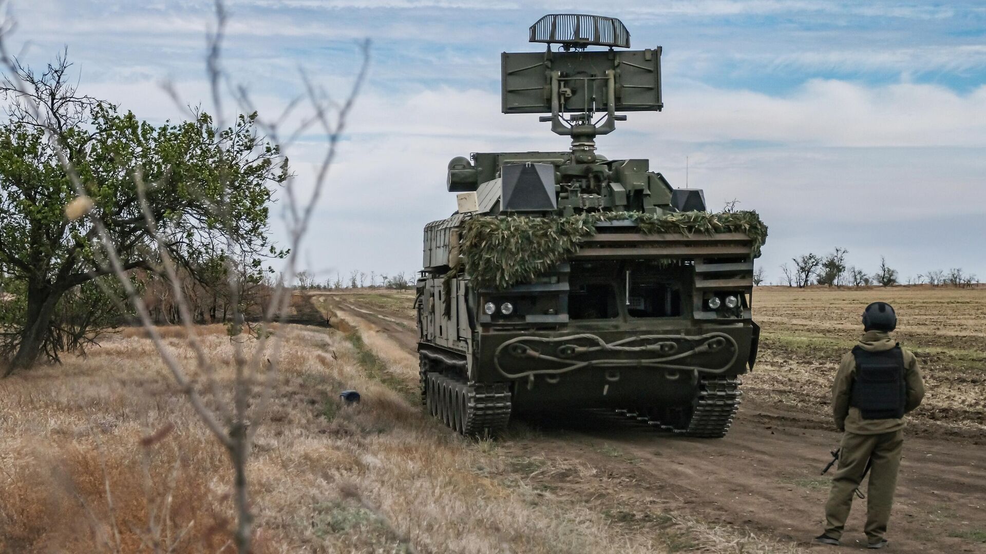 Боевое дежурство экипажа ЗРК Тор-М2 в зоне СВО - РИА Новости, 1920, 09.10.2025