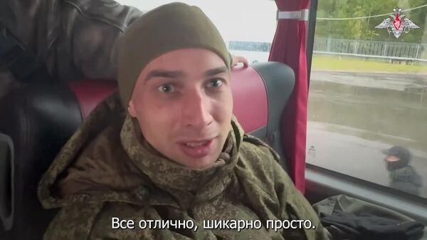 Бойцы, вернувшиеся из украинского плена, поделились эмоциями и созвонились с родными, которые ждут их дома Бойцы, вернувшиеся из украинского плена, поделились эмоциями и созвонились с родными, которые ждут их дома