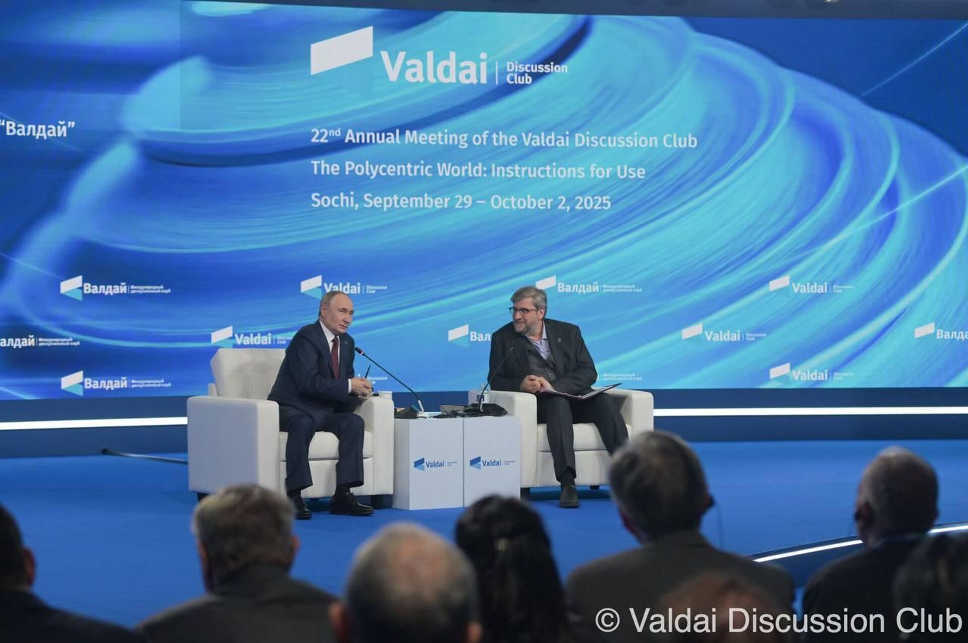 Владимир Путин и Федор Лукьянов. XXII Ежегодное заседание Клуба Валдай. Сочи, 2025 - РИА Новости, 1920, 03.10.2025