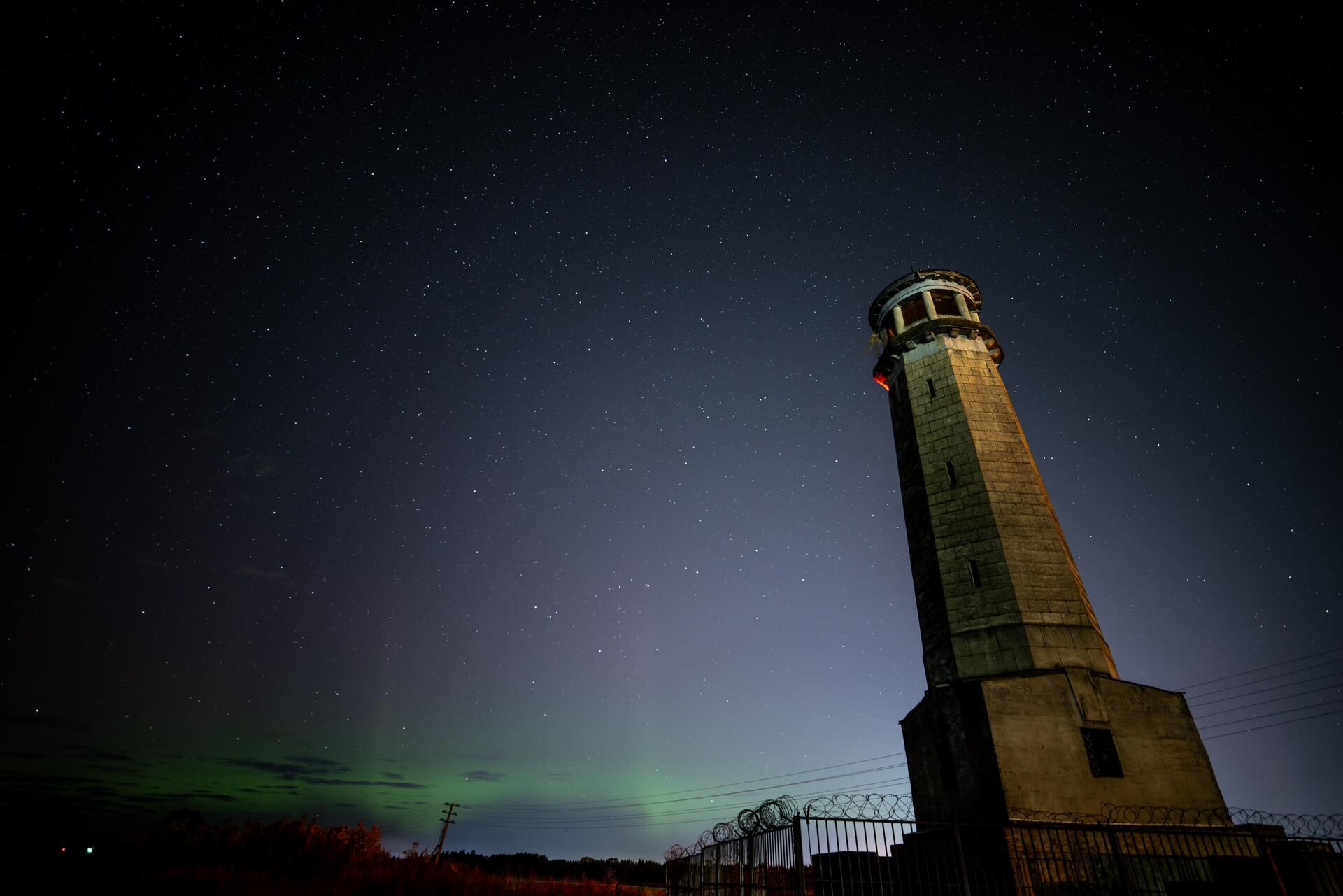 Северное сияние в Подмосковье - РИА Новости, 1920, 03.10.2025