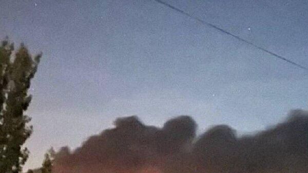 Краматорск постепенно заволакивает дымом после удара ВС РФ