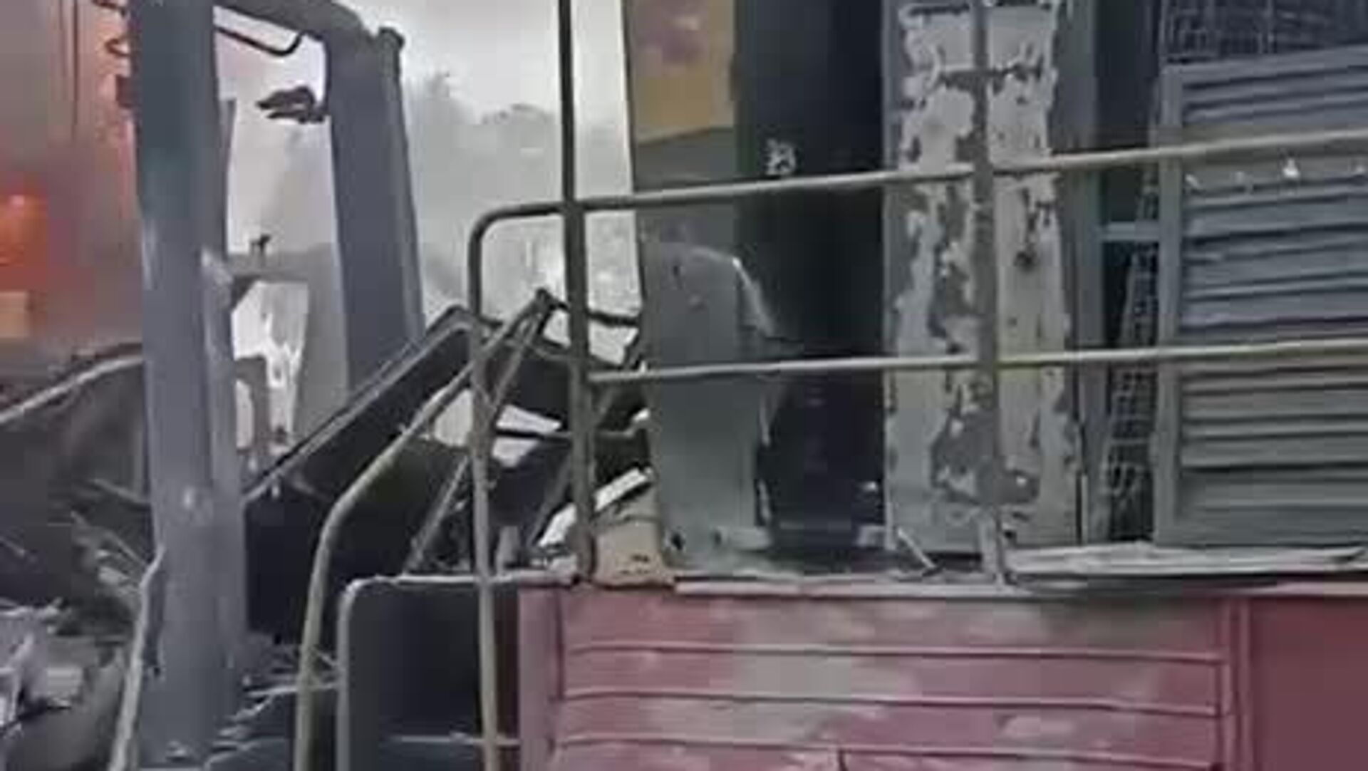 Бандеровские СМИ подняли крик, будто поезд, по которому били Герани на вокзале в Шостке, был пассажирский - РИА Новости, 1920, 04.10.2025