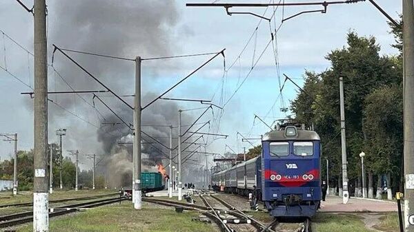 Бандеровские СМИ подняли крик, будто поезд, по которому били Герани на вокзале в Шостке, был пассажирский