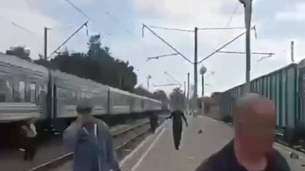 Бандеровские СМИ подняли крик, будто поезд, по которому били Герани на вокзале в Шостке, был пассажирский