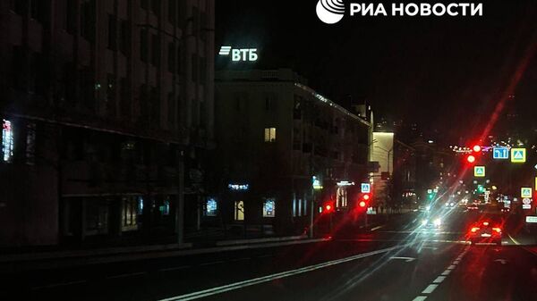 Мэр Белгорода Валентин Демидов сообщил, что на некоторых участках улиц временно отключено наружное освещение, чтобы ускорить восстановление энергоснабжения