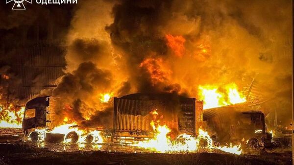 В Одесской области вспыхнули масштабные пожары после ночной атаки, сообщает ГСЧС Украины