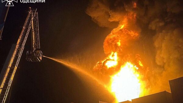 В Одесской области вспыхнули масштабные пожары после ночной атаки, сообщает ГСЧС Украины