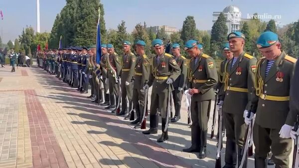 Госвизит Путина в Таджикистан продолжается, скоро начнется церемония официальной встречи президента России с Рахмоном, сообщили в Кремле