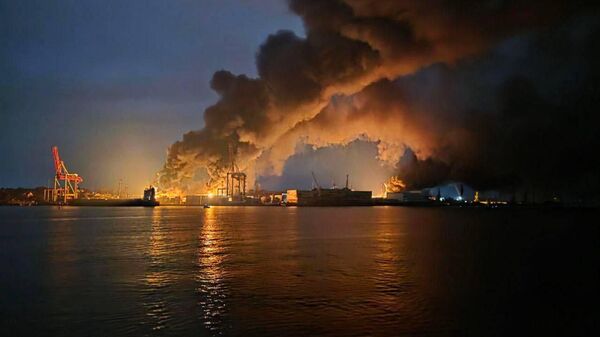 Пожар в порту Ильичёвска становится всё больше