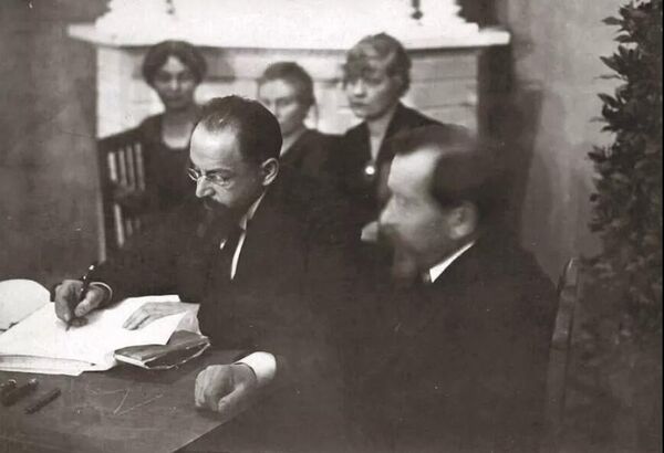 Советский дипломат Адольф Иоффе Советский дипломат Адольф Иоффе