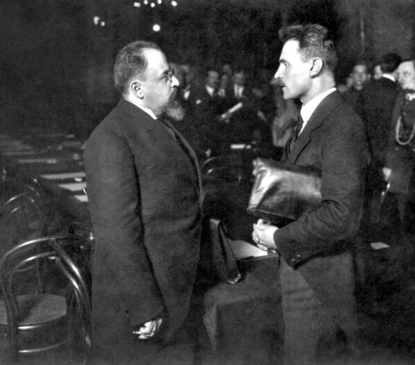 Адольф Иоффе и Ян Домбский в Риге, 1920 год Адольф Иоффе и Ян Домбский в Риге, 1920 год