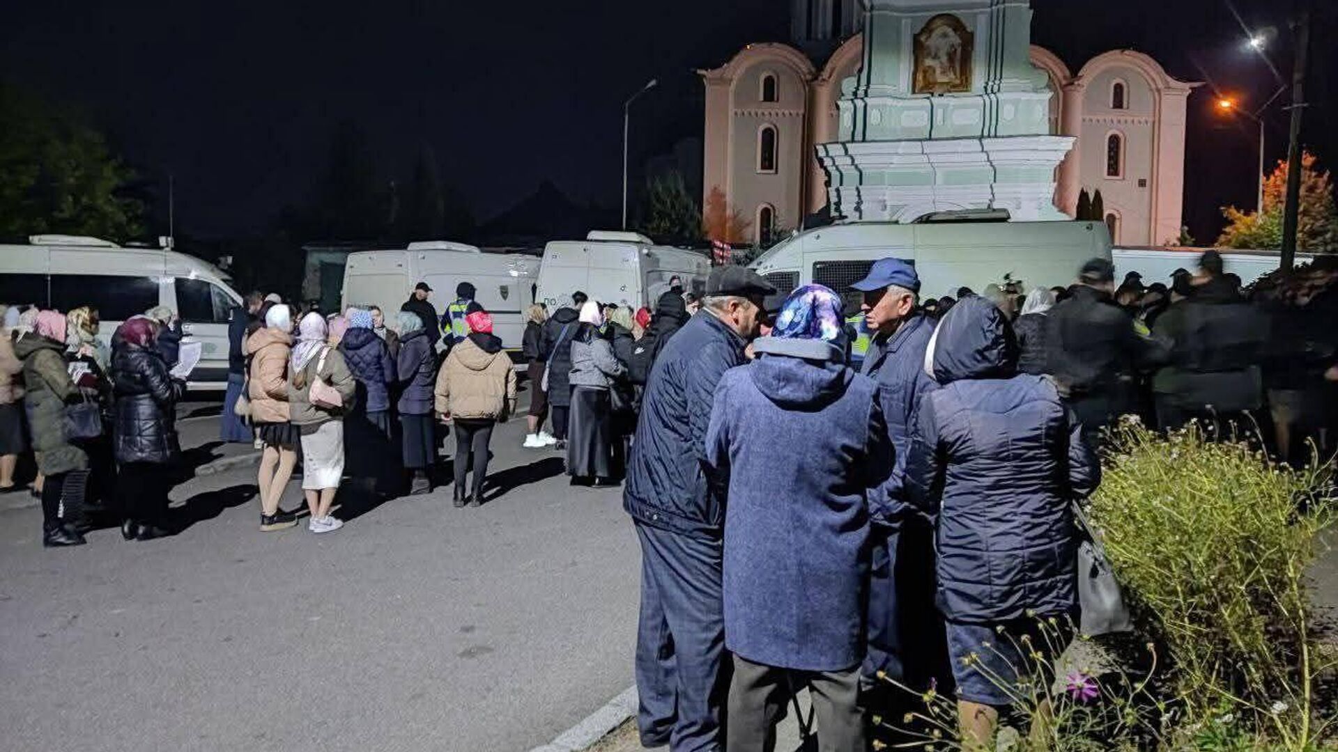 #бандеровская_оккупация: У верующих Владимир-Волынской епархии УПЦ были изъяты здание епархиального управления и Успенский кафедральный собор - РИА Новости, 1920, 10.10.2025