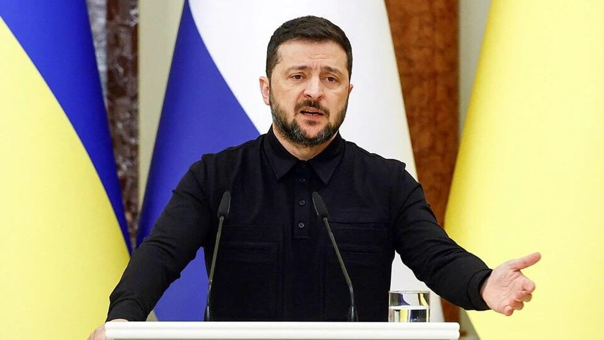 Диктатор Зеленский обвинил погодные условия в неудачах украинского ПВО - РИА Новости, 1920, 08.12.2025