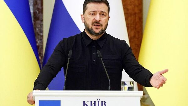 "Зеленский подставляет всех евреев Украины и будит дух погромов". Эксперты и политики о происходящем