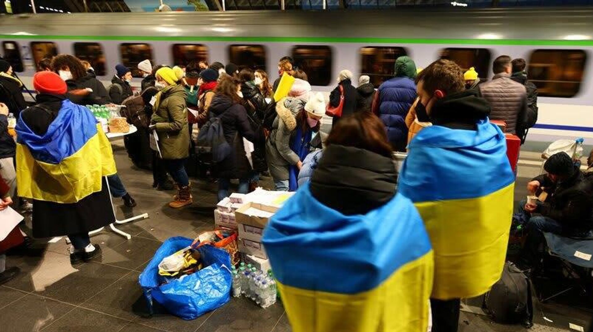 Украинцы не спешат возвращаться на Украину - РИА Новости, 1920, 13.10.2025