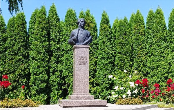 Памятник Тадеушу Чацкому в Кременце. Фото из социальных сетей Памятник Тадеушу Чацкому в Кременце. Фото из социальных сетей