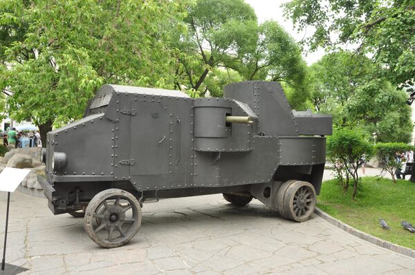 Самоходный макет пушечного бронеавтомобиля Гарфорд-Путилов (надстройка на корме - башня и бронировка орудия)