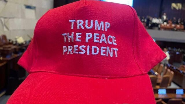 © telegram ukr_2025_ru / Трамп выступил в израильском кнессете и пообещал разрешить украинский конфликт Прыжки гегемона. Тяжёлая жизнь Дональда Трампа