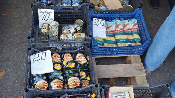 В Киеве на рынках массово продают просроченные продукты