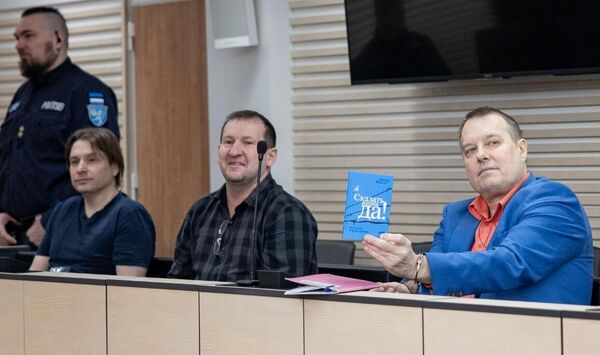 Петерсен, Роотси и Андронов в суде