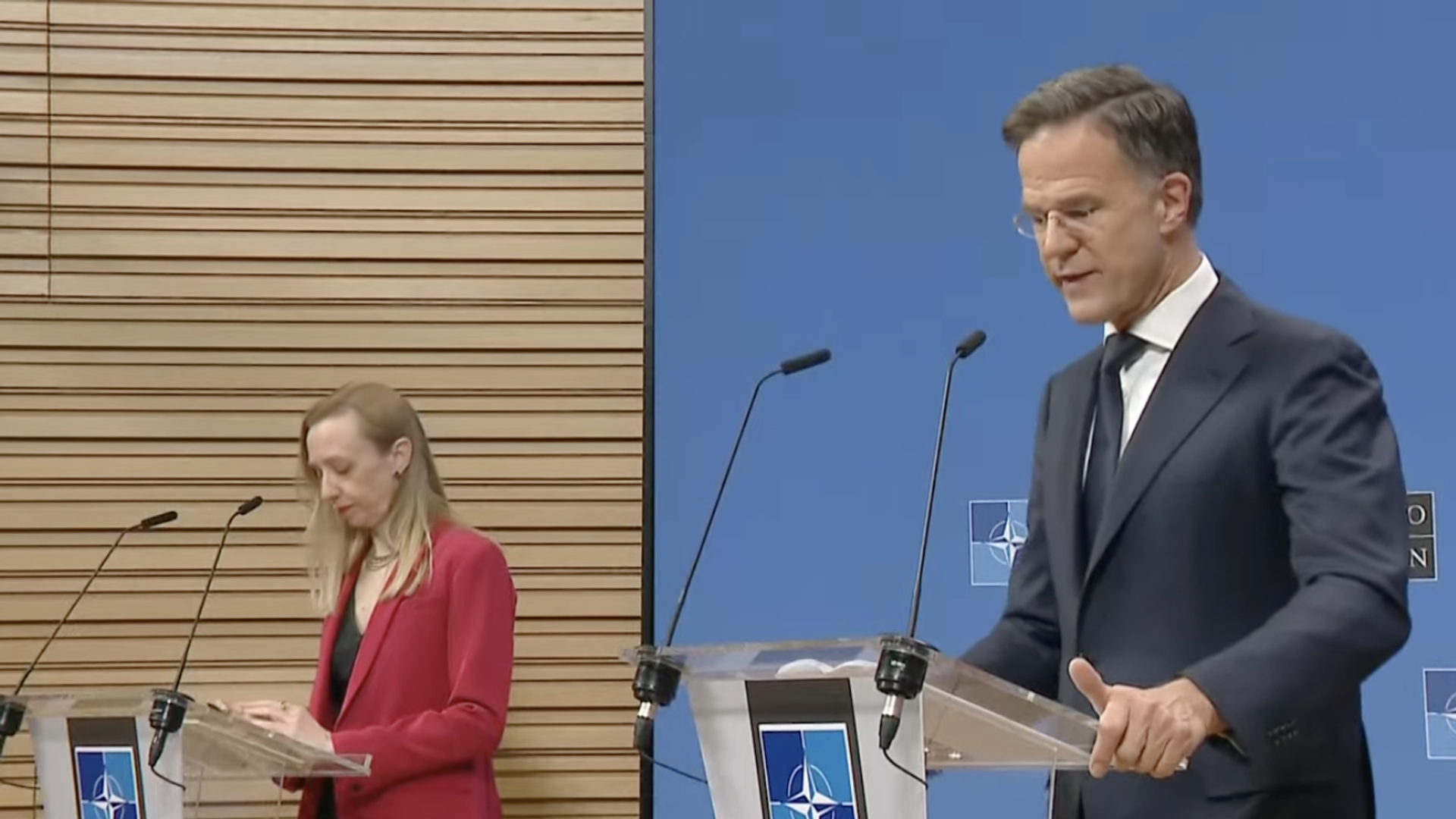 Генсек НАТО Марк Рютте объясняет, для чего Североатлантическому альянсу нужна Украина на пресс-конференции 15 октября в 2025 года в Брюсселе - РИА Новости, 1920, 15.10.2025