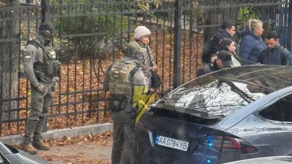 В Офис генпрокурора в Киеве пришли детективы Антикоррупционного бюро, на месте много спецназа