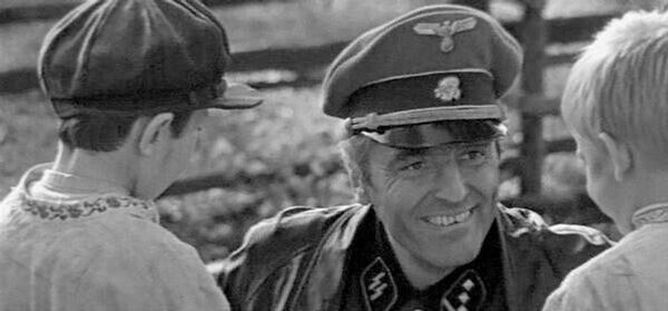 Янис Мелдерис в фильме Ждите связного (кадр из фильма)