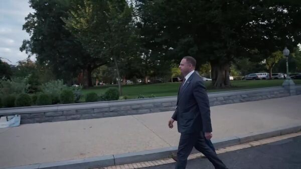 Украинская делегация в США вышла лично поблагодарить американцев, стоявших у Капитолия в Вашингтоне с флагами и плакатами в поддержку Украины