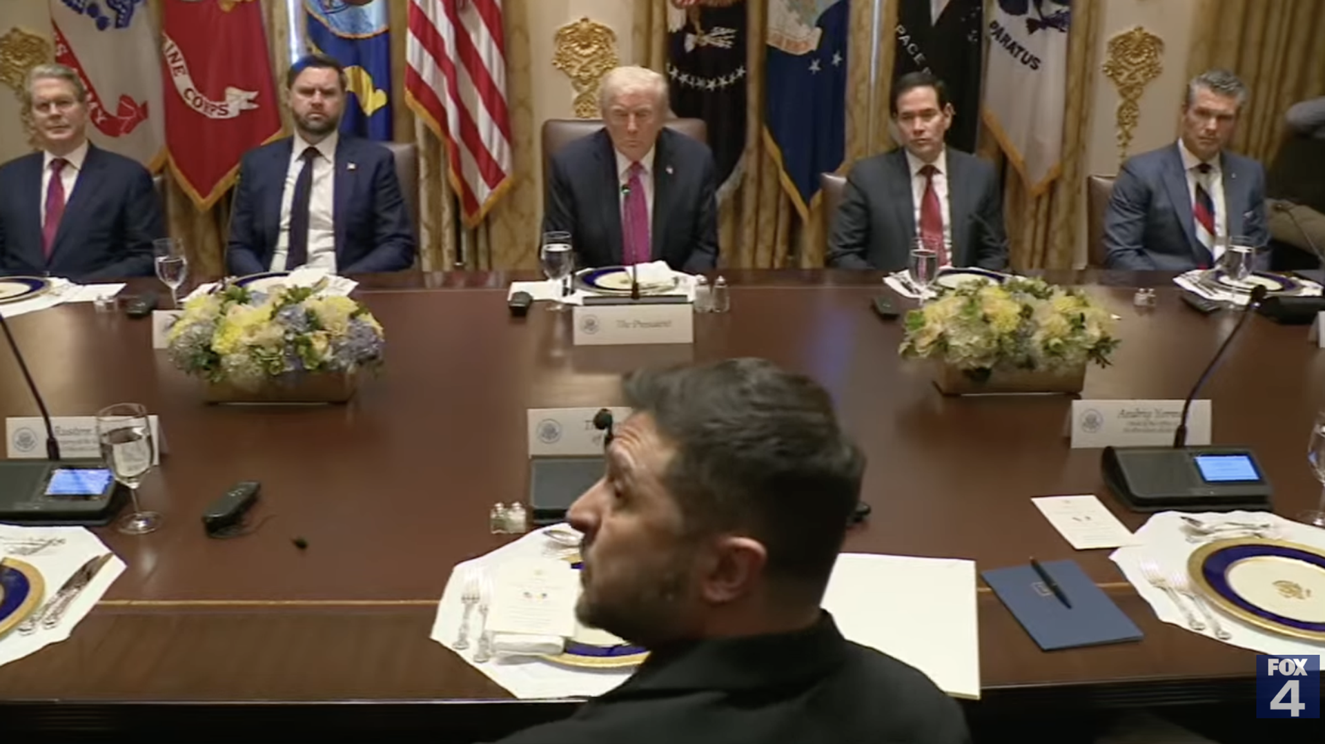 Голова Владимира Зеленского за столом на обеде у президента США Дональда Трампа 17 октября 2025 года - РИА Новости, 1920, 17.10.2025