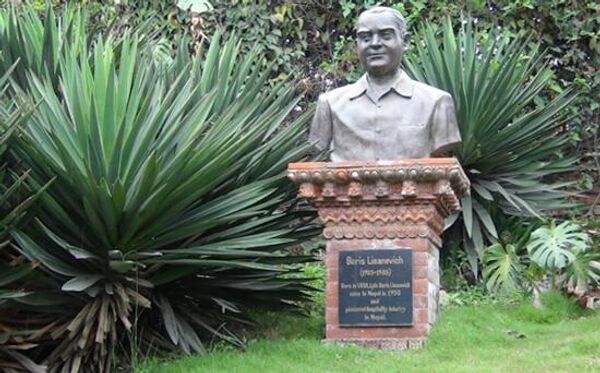 Копия памятника Борису Лисаневичу в Непале