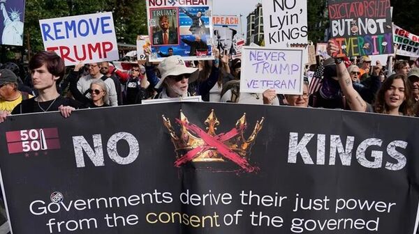 Нет королям и королевам. Почему в США вспыхнули массовые протесты