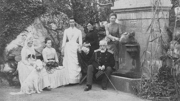 Семья Д.Милютина в имении у фонтана Семья Д.Милютина в имении у фонтана