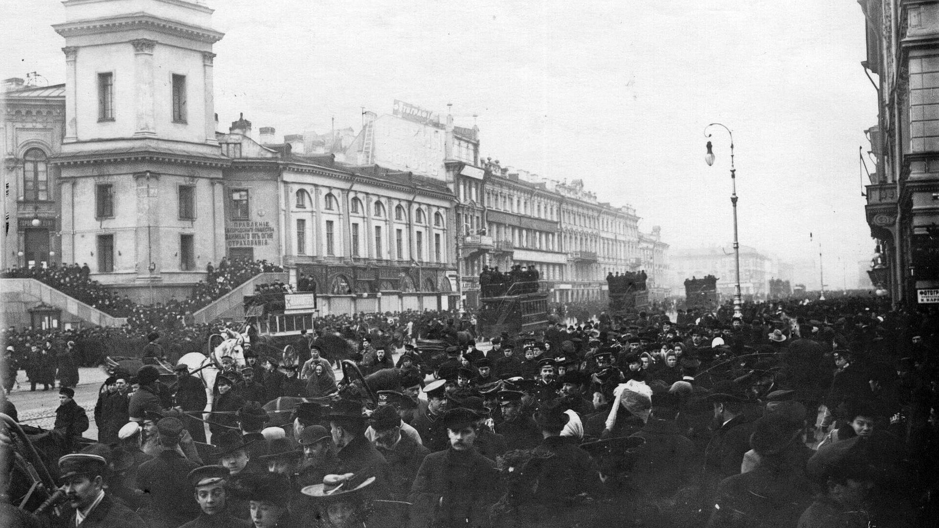 Демонстрация в Петербурге 18 октября 1905 года Демонстрация в Петербурге 18 октября 1905 года - РИА Новости, 1920, 21.10.2025