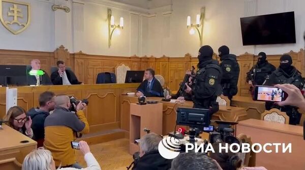 Суд приговорил Юрая Цинтулу, который совершил покушение на премьера Словакии Фицо в мае 2024-го, к 21 году тюрьмы, передаёт корреспондент РИА Новости