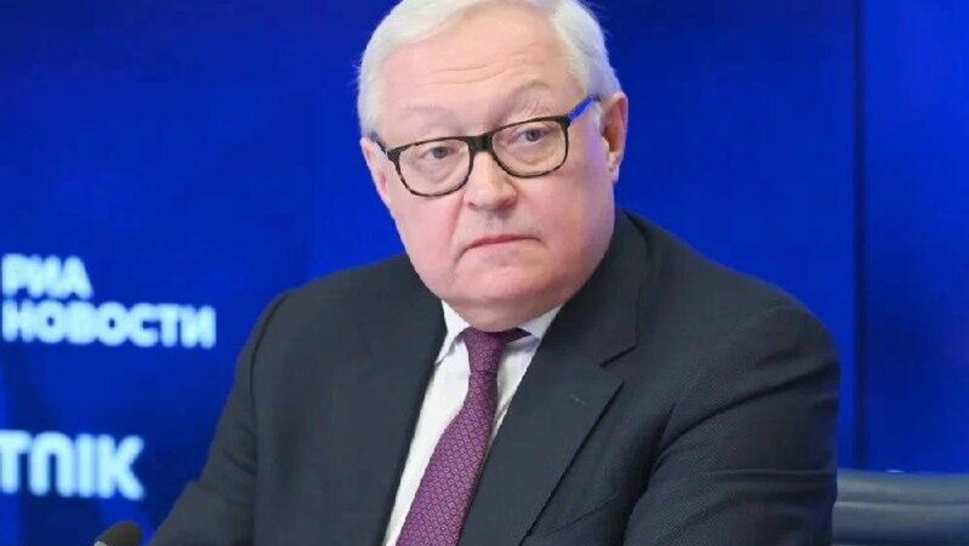 Россия и США в последние дни не обменивались документами в формате non-paper по Украине, сообщил заместитель министра иностранных дел России Рябков - РИА Новости, 1920, 22.10.2025