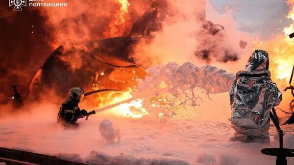 В Полтавской области не могут погасить пожар на нефтегазовом объекте, возникший после прилета В Полтавской области не могут погасить пожар на нефтегазовом объекте, возникший после прилета