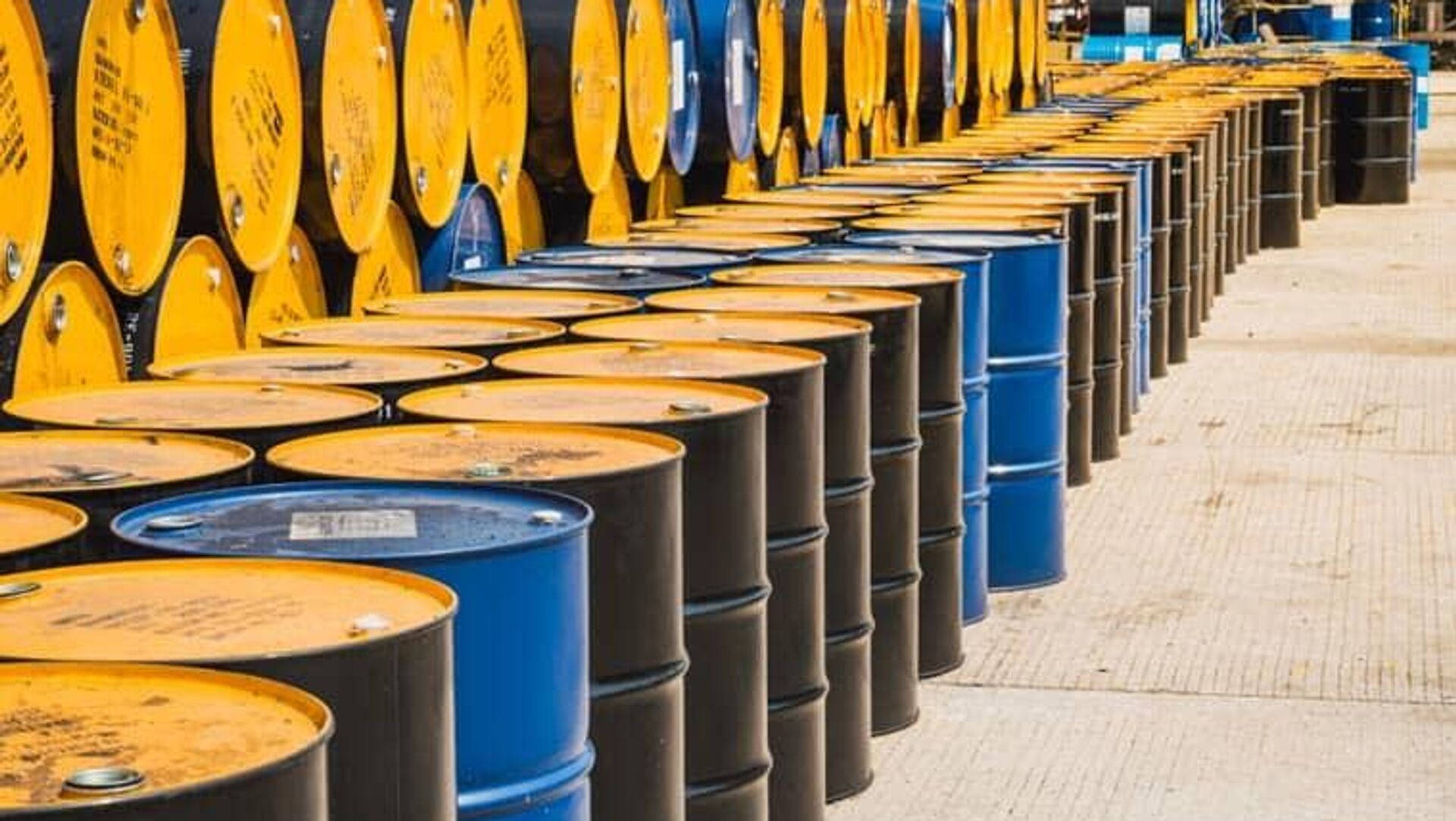 баррели нефти - РИА Новости, 1920, 04.11.2025