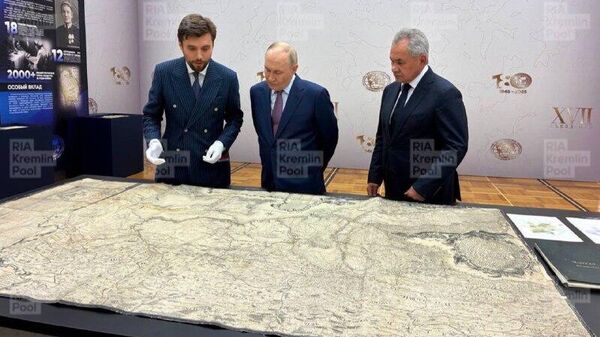 Владимиру Путину показали архивные карты Новороссии времён Российской империи